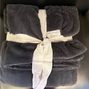 Saranoni Gray Plush Blanket